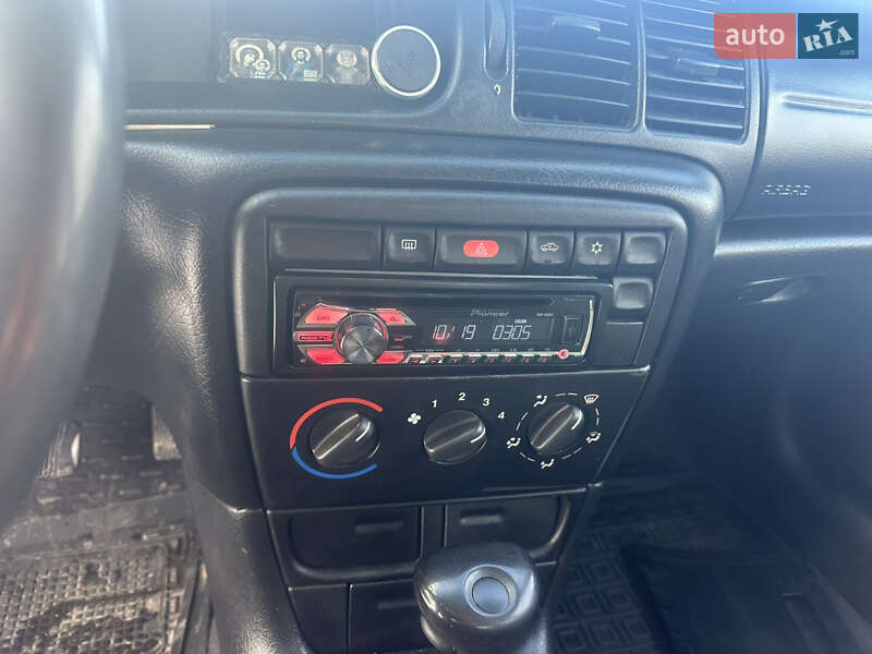 Седан Opel Vectra 1996 в Дрогобыче