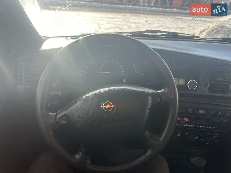 Седан Opel Vectra 1996 в Дрогобыче