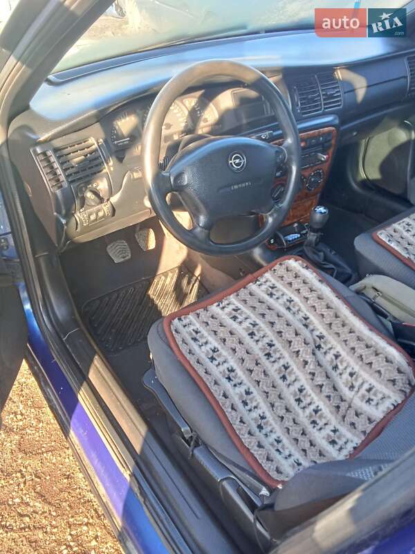 Седан Opel Vectra 1997 в Гайвороне