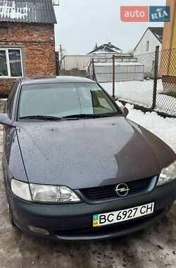Лифтбек Opel Vectra 1996 в Городке