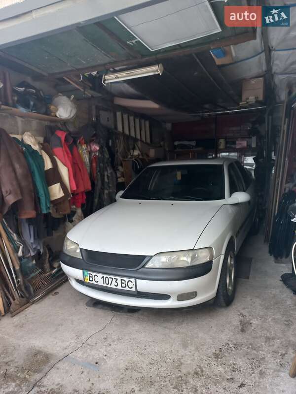 Лифтбек Opel Vectra 1996 в Львове