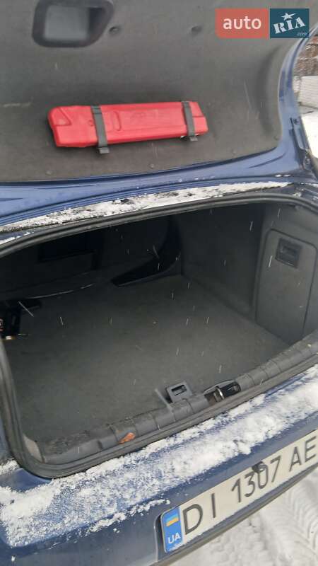 Седан Opel Vectra 2003 в Львове