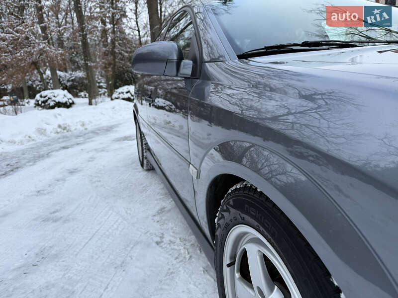 Седан Opel Vectra 2005 в Львове