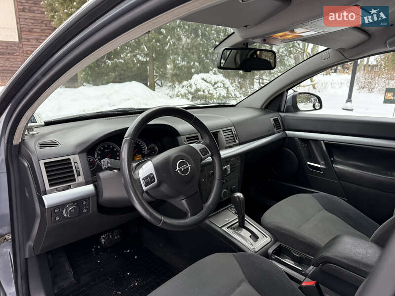 Седан Opel Vectra 2005 в Львове