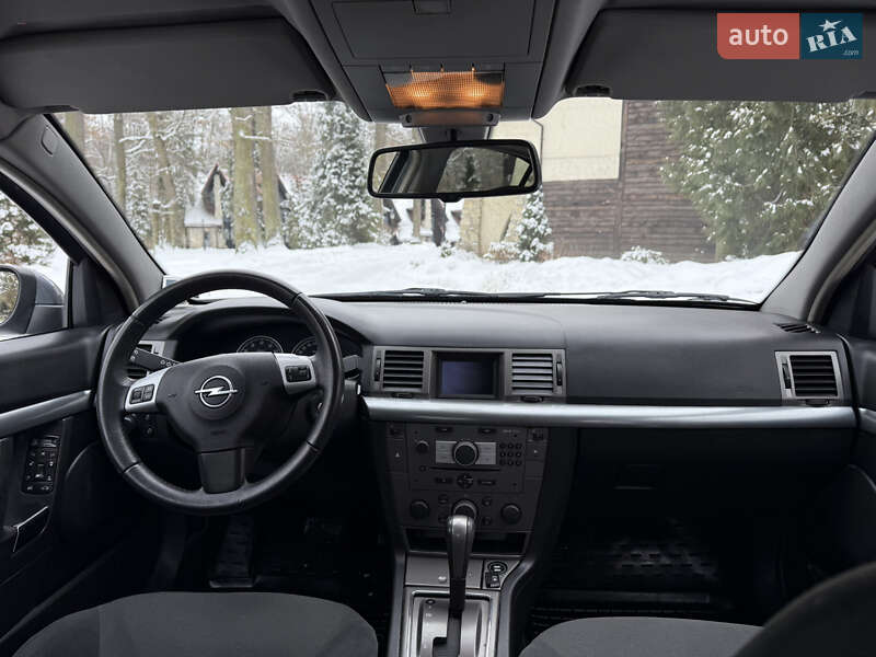 Седан Opel Vectra 2005 в Львове