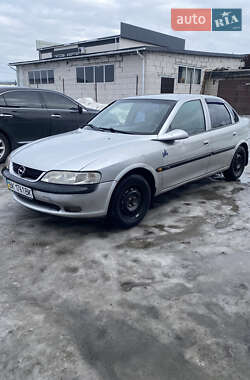 Седан Opel Vectra 1997 в Вараше