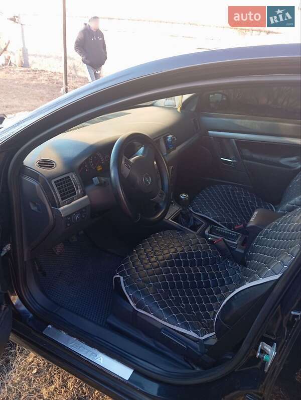Седан Opel Vectra 2006 в Остроге