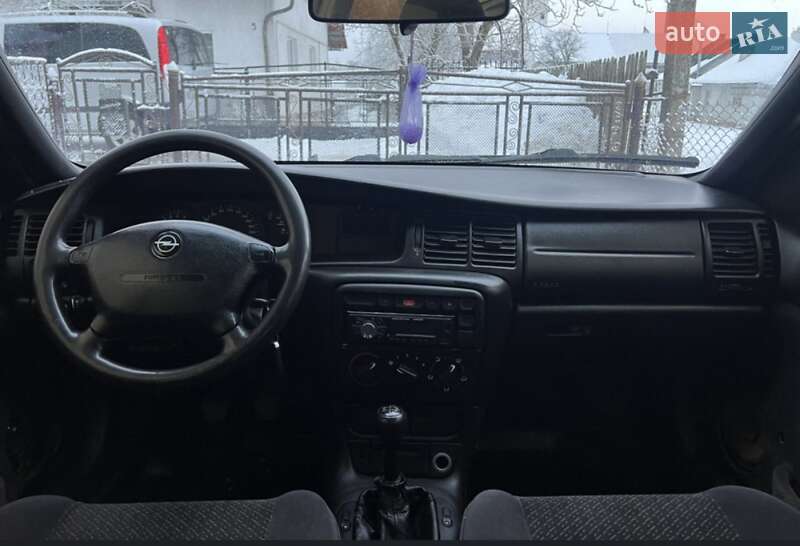 Лифтбек Opel Vectra 1997 в Пустомытах