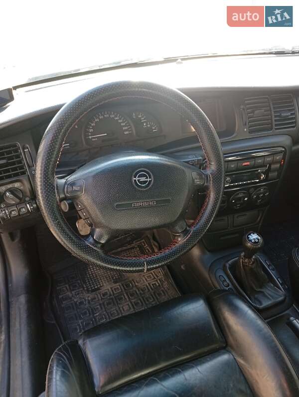 Седан Opel Vectra 2001 в Зняцево