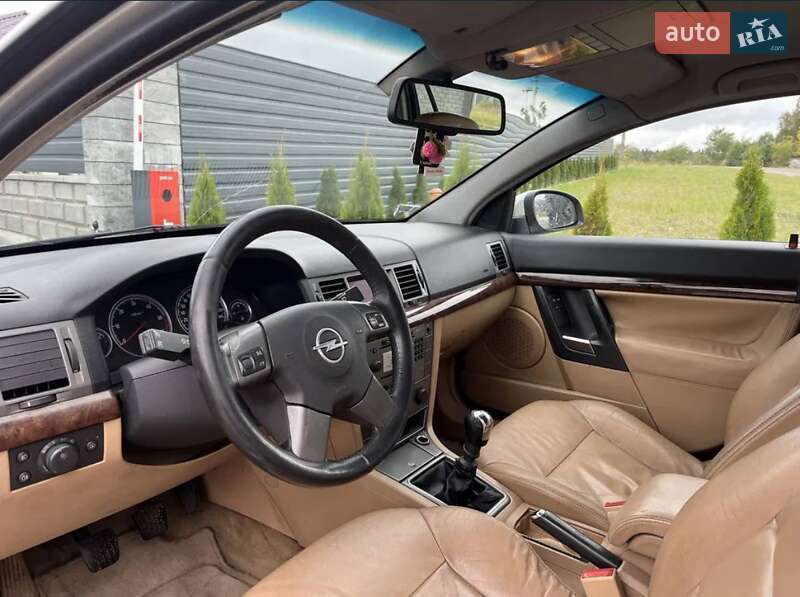 Универсал Opel Vectra 2005 в Вараше