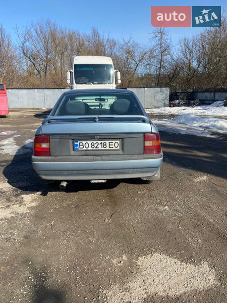 Седан Opel Vectra 1989 в Теребовле