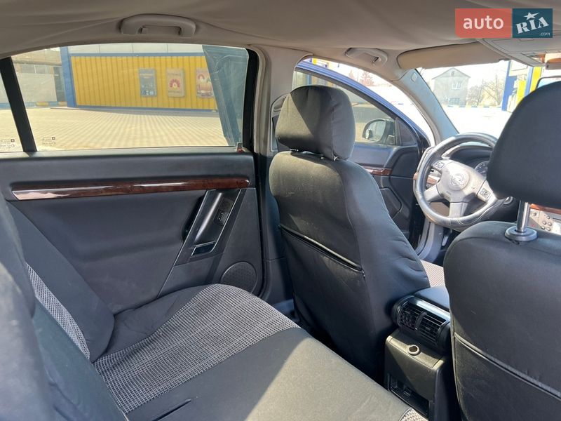 Седан Opel Vectra 2005 в Беляевке