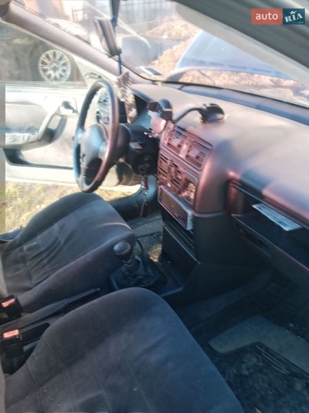 Седан Opel Vectra 1989 в Самборе