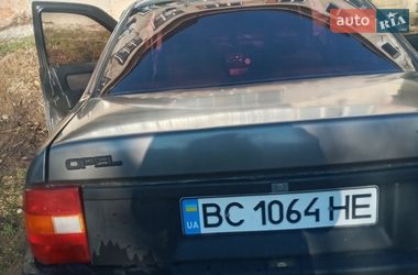 Седан Opel Vectra 1989 в Самборе