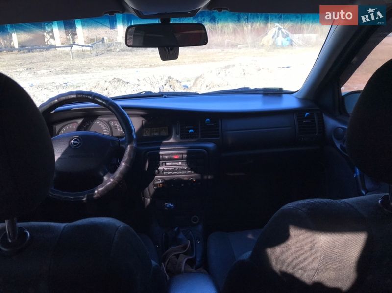 Седан Opel Vectra 2001 в Дубровице