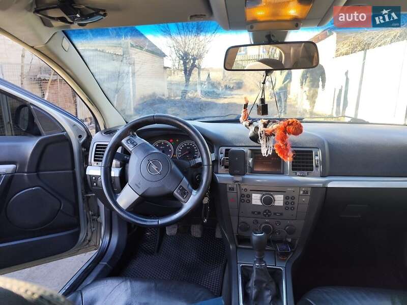 Седан Opel Vectra 2006 в Изюме