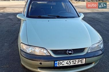 Лифтбек Opel Vectra 1996 в Сокале