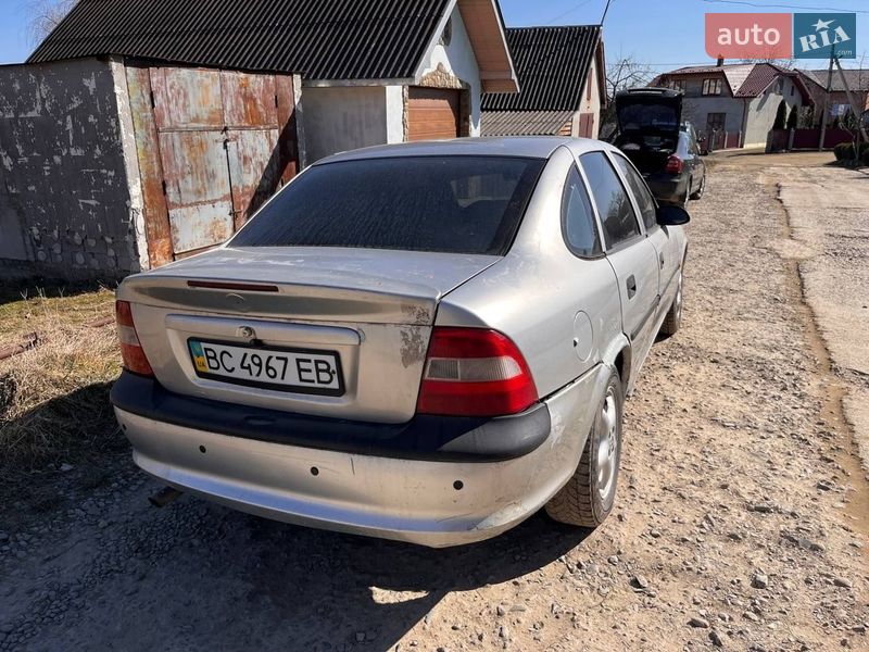 Седан Opel Vectra 1996 в Болехове