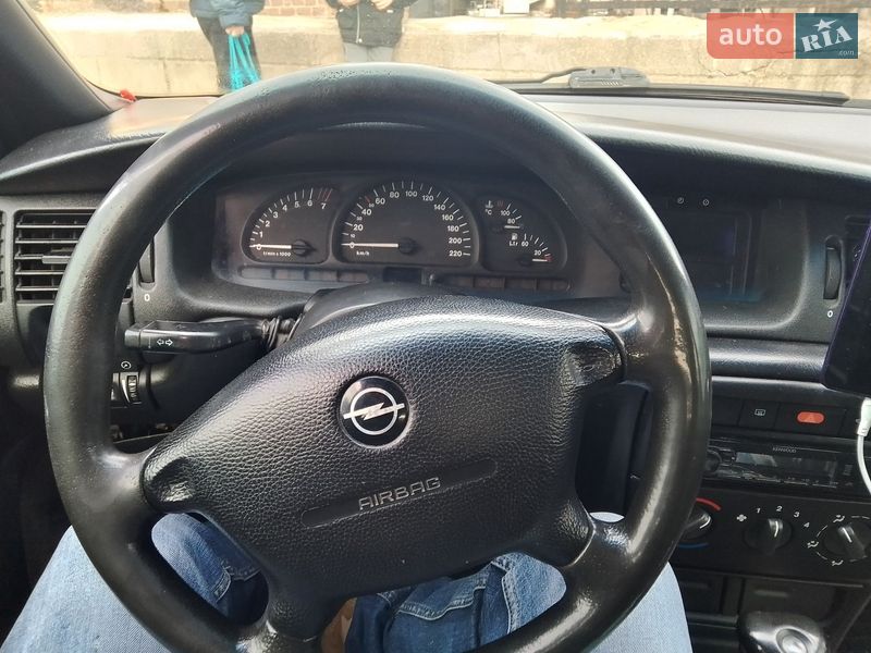 Седан Opel Vectra 1998 в Первомайске