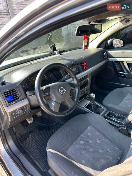 Седан Opel Vectra 2003 в Казатине