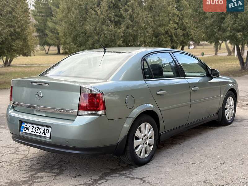 Седан Opel Vectra 2005 в Ровно