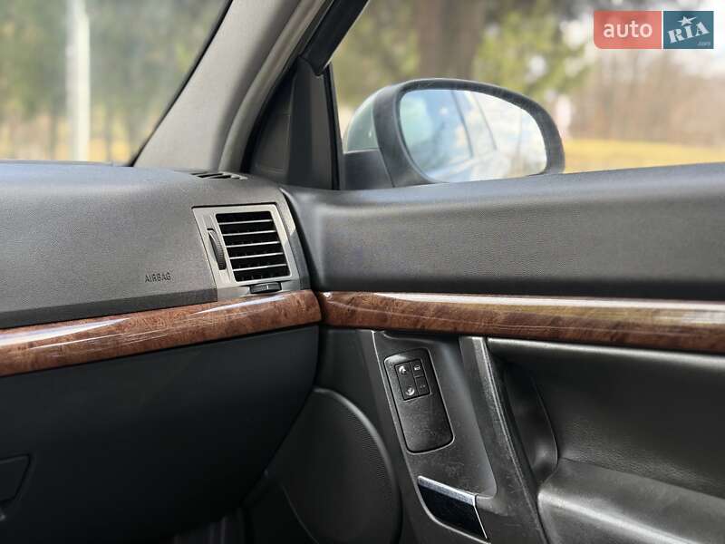 Седан Opel Vectra 2005 в Ровно