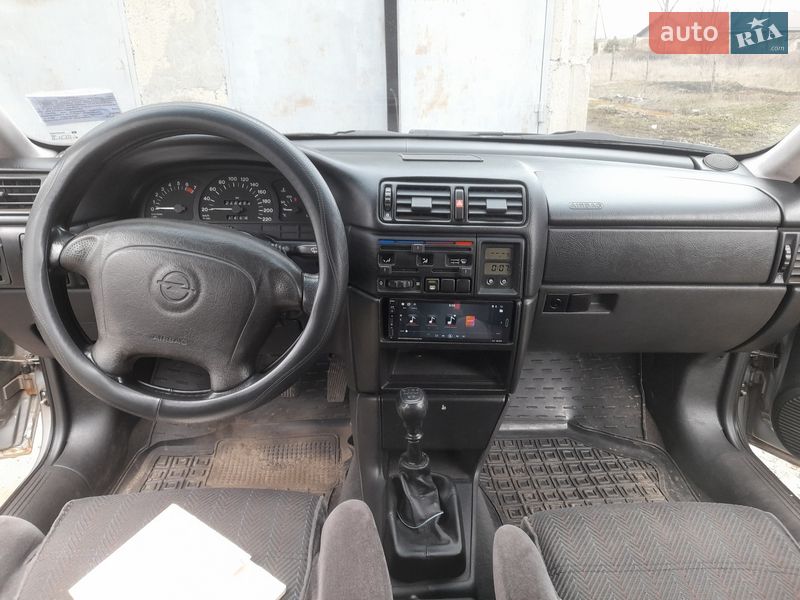Седан Opel Vectra 1995 в Днепре