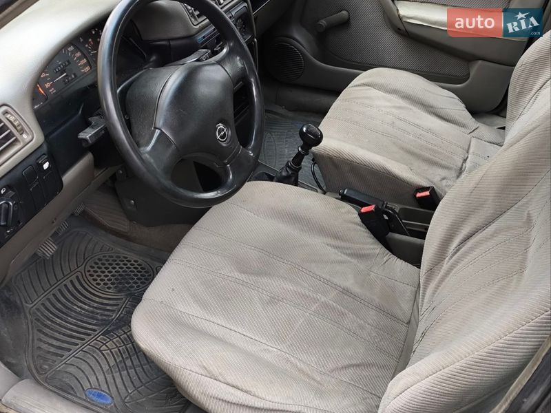 Седан Opel Vectra 1989 в Надворной