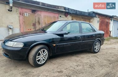 Седан Opel Vectra 1998 в Вараші