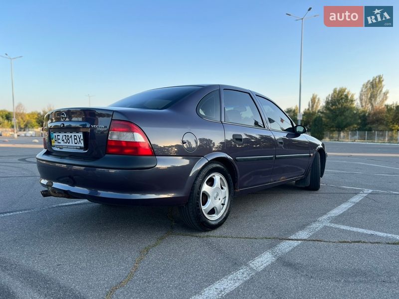 Седан Opel Vectra 1996 в Днепре