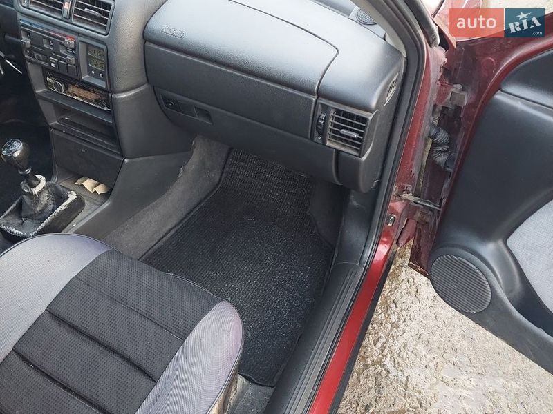 Седан Opel Vectra 1992 в Звягеле