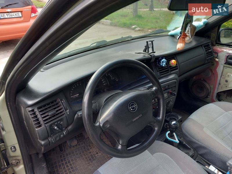 Ліфтбек Opel Vectra 1996 в Дніпрі