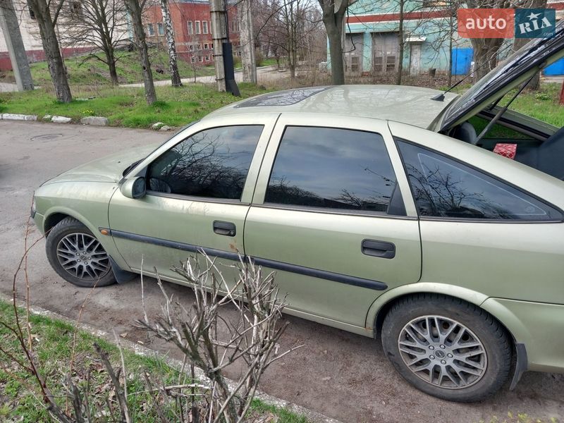 Ліфтбек Opel Vectra 1996 в Дніпрі