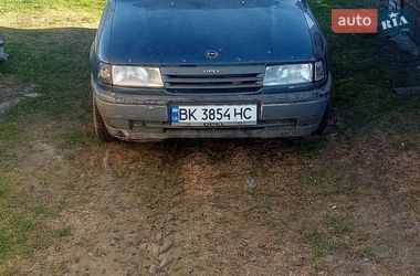 Лифтбек Opel Vectra 1989 в Гоще