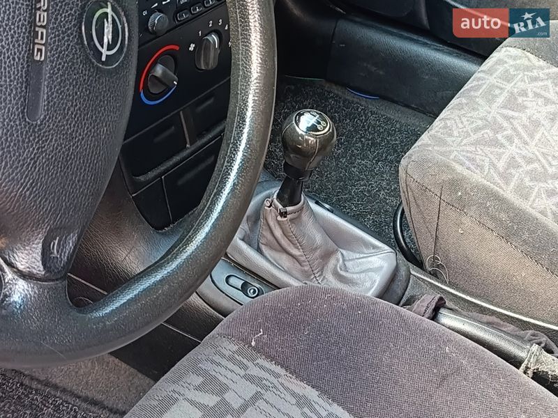 Седан Opel Vectra 1997 в Чернігові