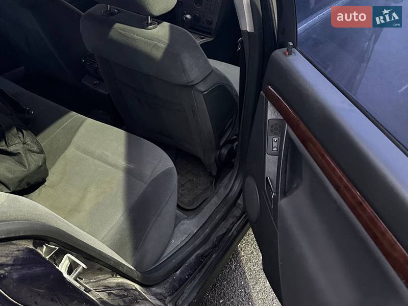 Седан Opel Vectra 2004 в Обухові