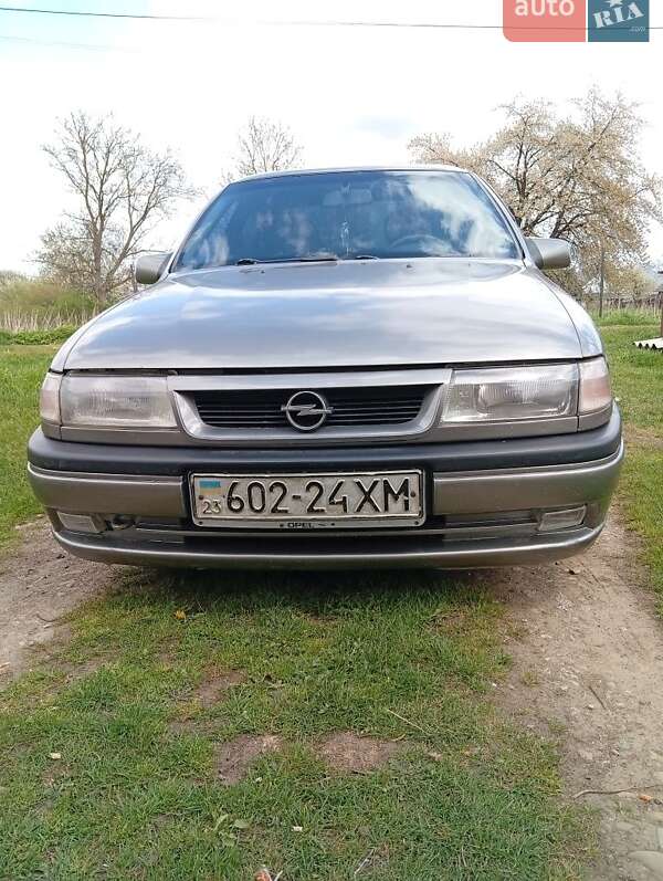 Седан Opel Vectra 1993 в Вижниці