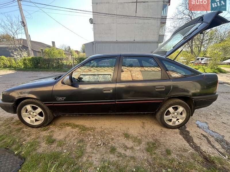 Седан Opel Vectra 1992 в Дубні