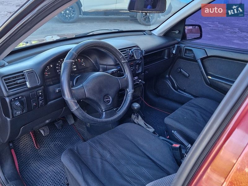 Седан Opel Vectra 1992 в Днепре
