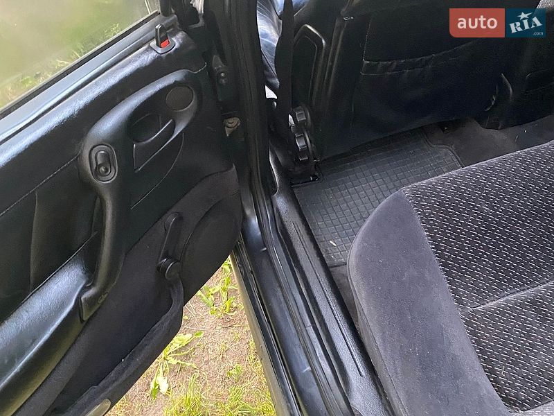 Седан Opel Vectra 1997 в Жовкві