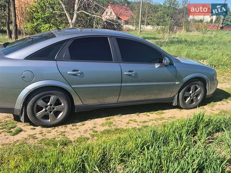 Лифтбек Opel Vectra 2004 в Мостиске