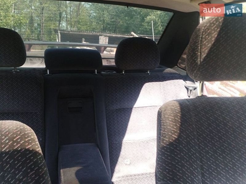 Седан Opel Vectra 1990 в Рокитному