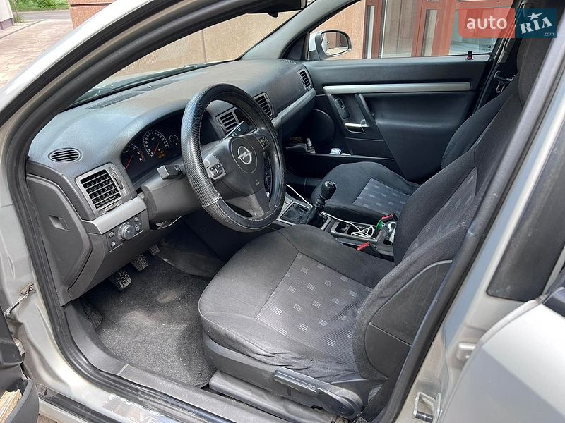 Седан Opel Vectra 2006 в Ровно