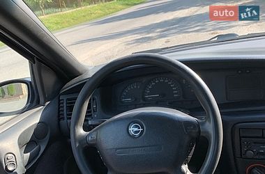Седан Opel Vectra 1997 в Львове
