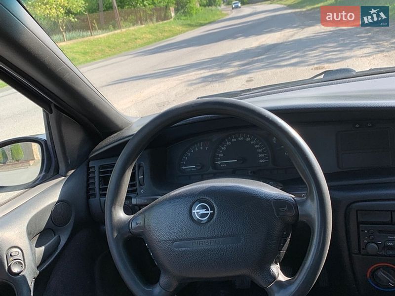 Седан Opel Vectra 1997 в Львове