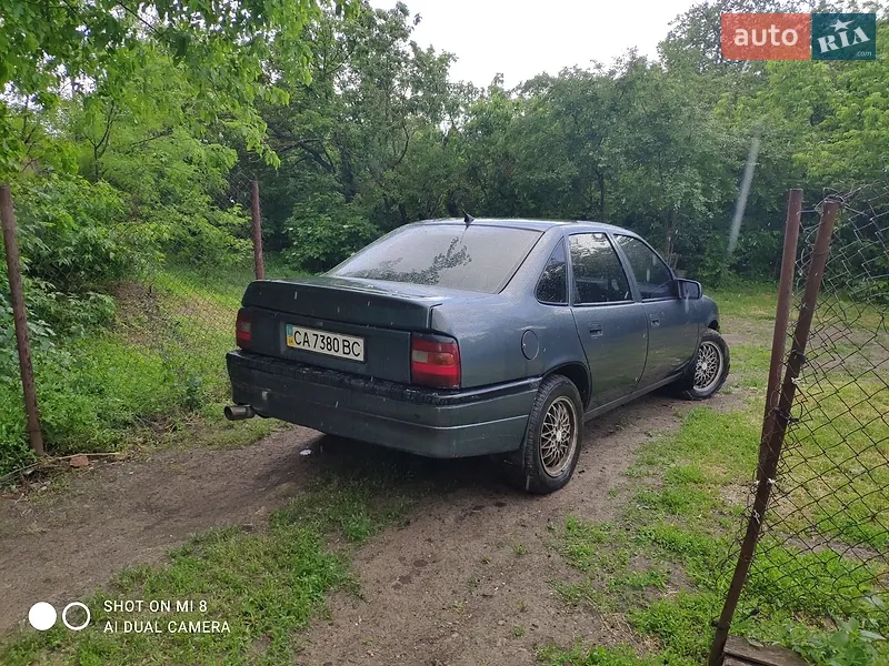 Opel Vectra 1989 VIN W0L000087K1102097 фото оголошення 20 з 48