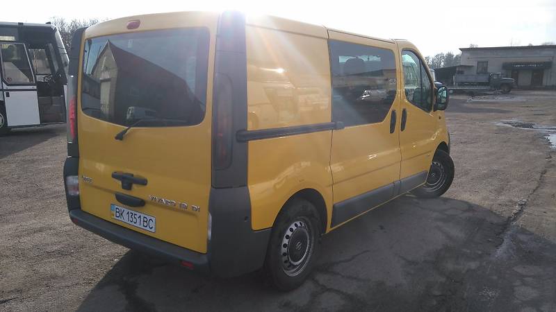 Мінівен Opel Vivaro 2004 в Володимирці