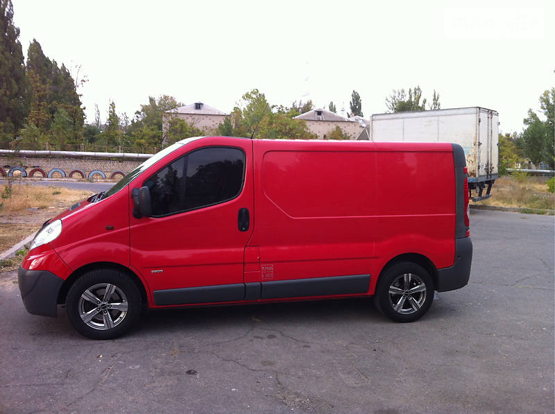 Вантажопасажирський фургон Opel Vivaro 2007 в Бериславі