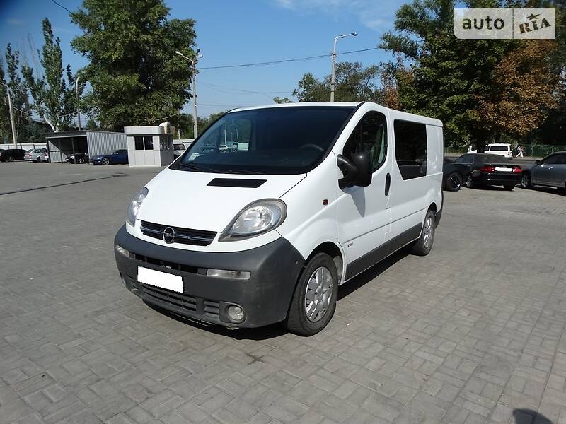 Вантажопасажирський фургон Opel Vivaro 2003 в 