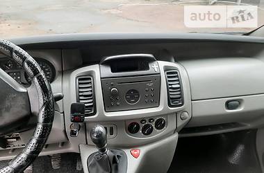 Грузопассажирский фургон Opel Vivaro 2003 в Киеве